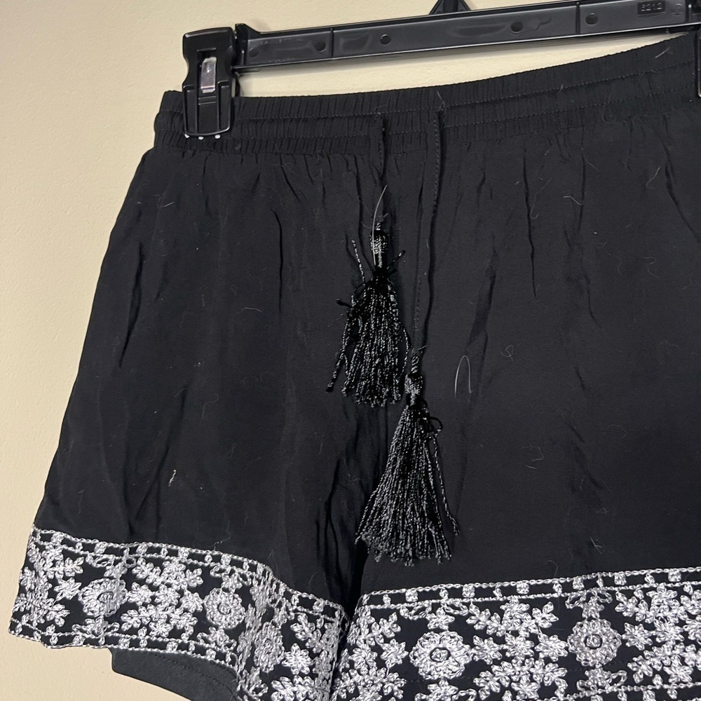Embroidered Shorts - Picture 2 of 6